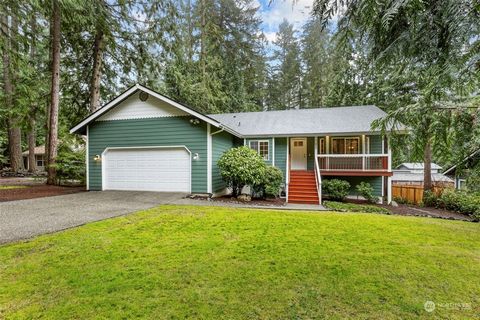 Enjoy resort-like living in picturesque Port Ludlow! This amazing move-in ready, main floor living home boasts 3 bedrooms plus a fabulous office with built-ins, and a large bonus room! Bask in the bright sunroom while enjoying the peaceful nature tha...