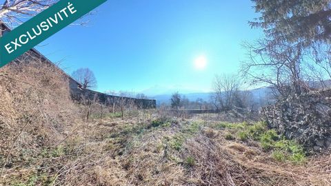 Located in the charming town of Saint-Pierre-de-Méaroz (38350), this 850 m² plot of land offers a peaceful and authentic living environment. Renowned for its tranquility and quality of life, this city is ideal for those looking for tranquility while ...