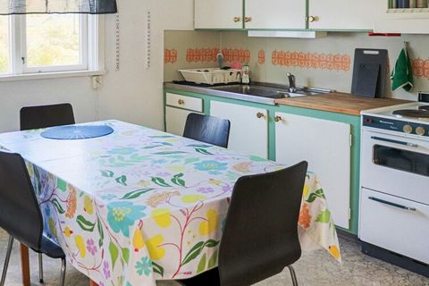 Bienvenue dans un charmant cottage niché dans un quartier calme de la charmante Mellbystrand, à quelques pas de la plus longue plage de Suède. Avec des eaux peu profondes et adaptées aux enfants, c'est un endroit idéal pour les familles et les groupe...