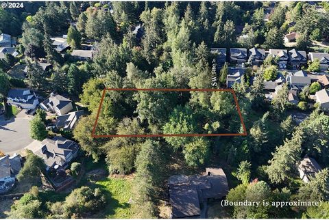 Welcome to a serene, private land opportunity. Imagine a private driveway leading to your dream home, just at the top of the well-established Bull Mountain neighborhood. Building application has been submitted for single family residence. This proper...