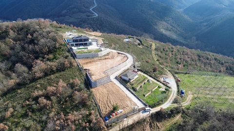 Vrijstaande Villa met Zwembad op een Perceel van 3.252 m² in Karamürsel Kocaeli is een grootstedelijke stad, dicht bij Istanbul, Bursa en Yalova, met een goed ontwikkeld stedelijk leven, sterke handelsmogelijkheden en een van de belangrijkste industr...