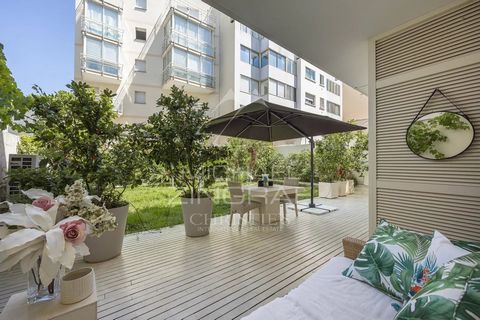 Ideally located close to the Croisette, magnificent 2P apartment of 64m² in very good condition, offering great benefits. It is composed of a living room, a fully equipped open kitchen, a bedroom and a bathroom. It has its own terrace and private gar...