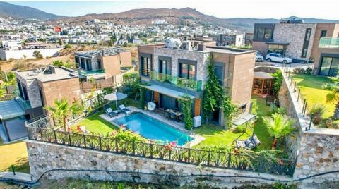 1km to Bodrum Golf and Tennis Club and Acıbadem Hospital, 2km to Ted College, 4km to Yahşi Beach Our villa with a detached pool in a secure complex offers you the opportunity to live (summer and winter) due to its location. Ortakent is the most devel...