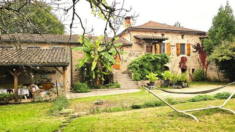 Op een paar minuten van het pittoreske dorpje Saint-Antonin-Noble-Val nodig ik u uit om een karakteristiek stenen huis met authentieke charme te ontdekken, typisch voor de regio. Genesteld in het hart van een bosrijk park van 4000 m², zal dit uitzond...