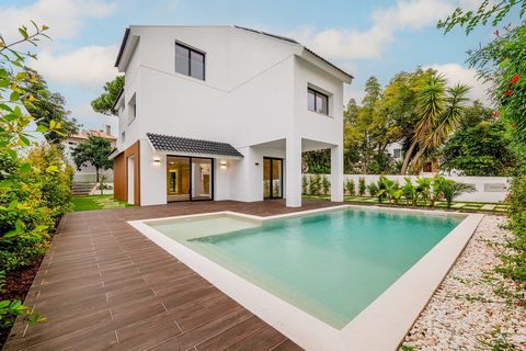 This stunning 6 bedroom villa is situated in a quiet residential neighbourhood, just a short walk from the beaches and the main points of interest in the area. Its privileged location is just 200 meters from the famous Bosque dos Gaios, a natural spa...