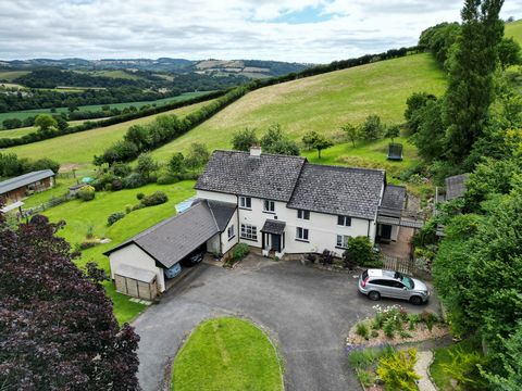 Robertsacre Farm offers a wealth of versatile accommodation including the main farmhouse with a self-contained annexe, two holiday cottages, numerous agricultural buildings and approximately 100 acres of farmland. The elevated position within the Dar...