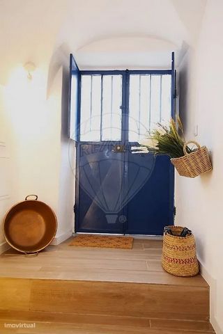 1+1 bedroom villa on Rua Fria in the historic center of Arraiolos. Fully refurbished, this villa is sold furnished and equipped. It currently works as a local accommodation and with a good occupancy rate. A good investment opportunity for those who a...