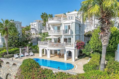 Villa de luxe à 300 mètres de la mer à Alanya Konaklı ! ✔️ Villa 4 chambres avec vue sur la mer Située dans le prestigieux quartier de Konakli à Alanya, cette villa offre à la fois une vie confortable et une opportunité d’investissement. ✔️ Emplaceme...