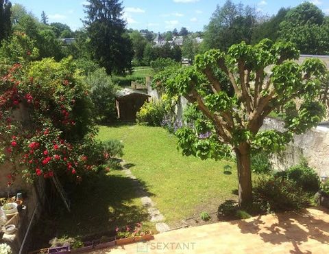 Don't miss this charming old house of approximately 160 m² with a garden of 417 m² and a small independent gite/studio. City center, quiet sought-after area. The ground floor consists of an entrance with cupboard, a large living room of 42 m², a fitt...