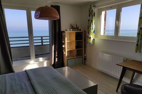 Landhuis dicht bij de zee - comfortabel en functioneel, goed uitgerust, moderne stijl) voor een rustige en ontspannen vakantie met familie en vrienden. Het strand is te voet bereikbaar in minder dan 5 minuten. Je woont in een praktisch en comfortabel...