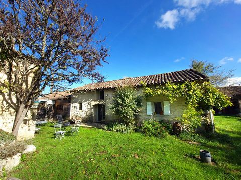 Maison en pierres dans un hameau près de Caylus