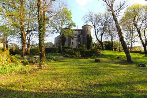 Château du XI Siècle Médiéval au cur du plateau du Larzac