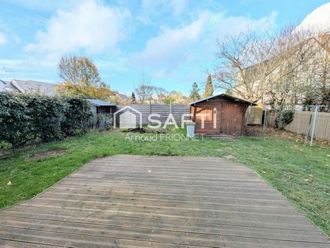 maison dans le bourg de Trélazé proche cimetière.