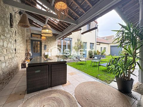 À VENDRE - MAISON DE TYPE 8 - PISCINE CHAUFFÉE - PROUILLY