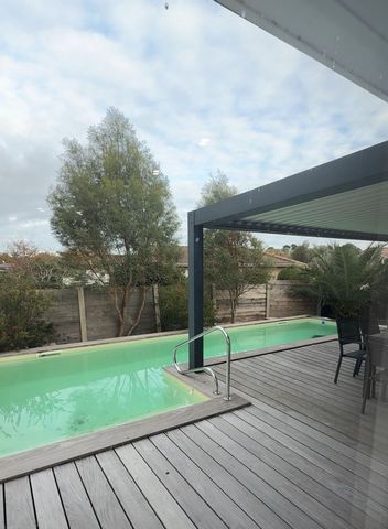 Maison comtemporaine avec piscine, Abris et Carport