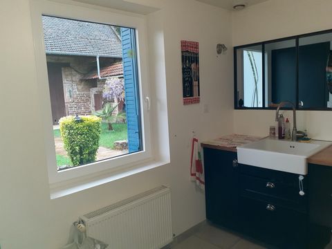 Maison de campagne d'environ 70m²,2 chambres, cuisine, séjour, avec studio indépendant d'environ 30m²plus dépendances