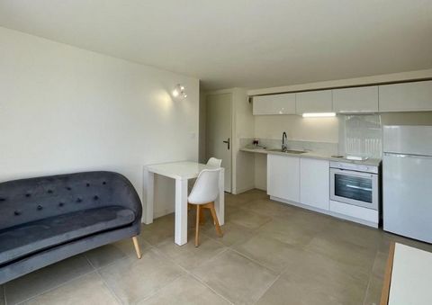 BELIN-BELIET, 735 Euro charges comprises Appartement T2 Excellent etat . Avec Jardin clos + parking et Local a velos. Comprenant entree, salon, cuisine Amenagee equipee, 1 chambre, salle d'eau, WC. Proche commodites. Caution : 1 mois HC. Nous contact...