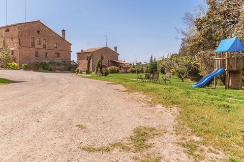Located in Castellnou de Bages, this is a 5-bedroom mansion for a large family or group of 10 people. There's a private swimming pool with a separate portion for children to cool off when the days are hot. At 7 km from the mansion, you will find supe...