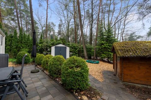 This beautiful holiday chalet 'De Havik' is ideal for a relaxing holiday in the Veluwe. The chalet is large enough for a couple or a family with children and has a large, enclosed garden. There is a camping site within walking distance, including a r...