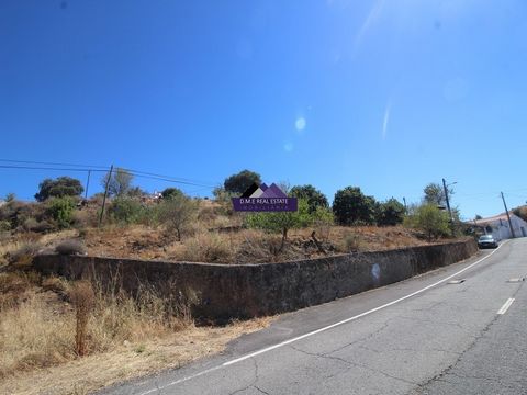 Mixed land with ground to recover in Odeleite, Castro Marim. Situated in a quiet area overlooking green spaces this Mixed Land consists of Casa Terrea to recover with two divisions, a kitchen and a bedroom, also has a land with a total area of 750m2 ...