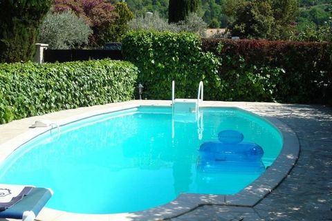 Op loopafstand van het centrum van het prachtige provencaalse stadje Nyons ligt Villa Enniroc. Een afgesloten tuin (circa 800 m2) met overdekt schaduwrijk terras en een zwembad met een hek erom heen maken de woning zeer geschikt voor gezinnen met kin...