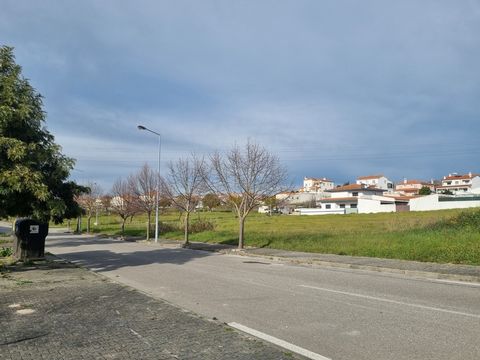 Urban Allotment for villas in Torres Novas LOT 8 - Allotment Permit No. 2/2002 C.M.T.N. Lots of urban land with areas from 600 to 1000 m2 for construction of villas with projects approved for construction areas of 255m2. Urbanization in a privileged ...