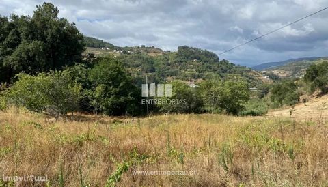 Land for the construction of an independent house. It has its own water of borehole, light, good access and great sun exposure facing south and with fantastic views of the bridge of Ermida and with close proximity to the river. Land with little slope...