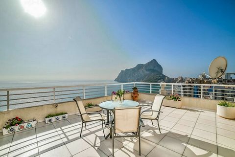 Duplex penthouse on the first line of La Fossa beach, on the 15th and 16th floor. Located close to supermarkets and city bus stop. This spacious duplex penthouse has 150 square metres distributed in three bedrooms, three bathrooms, a kitchen and a li...