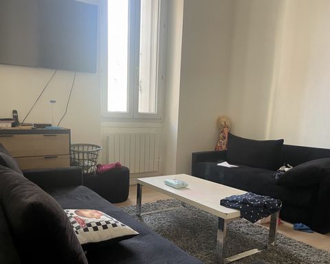 Abithéa Marseille offers an apartment of 40.13 m2, on the first floor of a 2-storey building, located in the 14th arrondissement. The property consists of a living room / stay with kitchenette, two sleeping areas, a bathroom and toilet. Gross rental ...