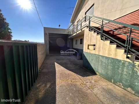 Warehouse with 540m2 and patio in Lousado- V.N.Famalicão. Distributed by 2 spaces, very well located, 10 ́ of Famalicão and the main access roads. Warehouse with lots of natural light, wc's, office area. Outdoor space with 70 m2 that allows access to...