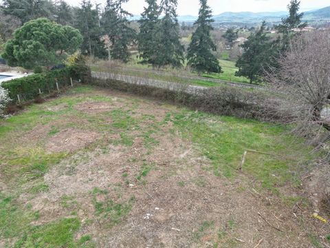 ANNONAY IMMOBILIER sells in EXCLUSIVITY a building plot (Lot 5) of 490 m2, flat land. In a small subdivision of five lots, Annonay East limits Vernosc, beautiful serviced land. Quiet area close to amenities. Free of manufacturer (Non-contractual plan...
