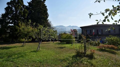 DESCRIPTION Independent characteristic house, of 210 sq m, on two levels, with 1700 sq m garden, situated in Versola center, a small village 10 km above Pontremoli. The entrance into the house is from the private garden, very large for being in the c...