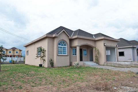 Glenmuir Country Club is a gated community located in May Pen approximately 45 minutes from Kingston and minutes away from the South Coast highway. The complex will consists 55 brand new units of 3 bedrooms 3 bathrooms and 3 bedrooms 2 bathrooms bung...