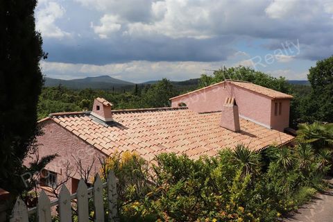 This family-friendly house, located in the lovely town of Tourtour (Domaine Saint Pierre), is for sale. The attractive property measures 108.6 sq. m and benefits from a terrace. The house comes with wonderful views. You will find the airport ((91 km)...