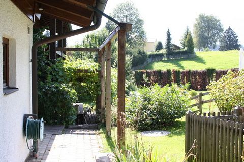 This beautiful detached country house for a maximum of 8 people is located near the well-known town of Goldegg in Salzburgerland, directly in the mountains and near the well-known Goldegg ski area. The country house offers a large, spacious and cozy ...