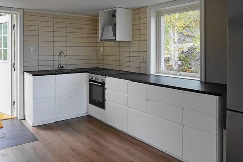 A lovely and airy good standard house, built in 2019. This high location offers beautiful views of the sea and the fjord on northern Tjörn Island. A wonderful vacation home for those who want to be close to both salty beaches and many attractions. Yo...
