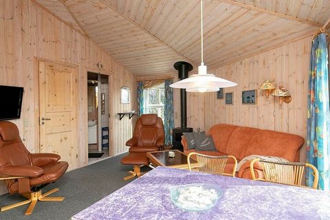 Untraditional, smaller cottage located on a natural plot with trees and with a view to the sea at Handbjerg. Short distance to beach and marina with eateries. The cottage has two bedrooms. In the living room there are i.a. TV and a good wood burning ...