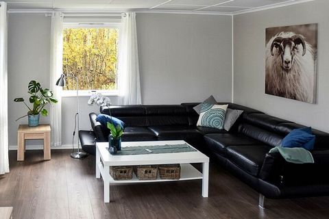 Holiday home with a view of the Gurskefjord. 200 m to boathouse with jetty and boat. The holiday house from 1921 was renovated for season 2018. Apple TV with National TV for Norwegian channels and National TV with Norwegian, Scandinavian and European...