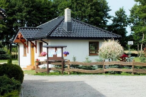 Gleznowko is a quiet, small settlement located in the vicinity of the lake (Bukowo) and the sea (the seaside resort of Dabki is only 6 km away). Only 4 comfortable holiday homes have been prepared in the fenced area, so it can be considered an intima...