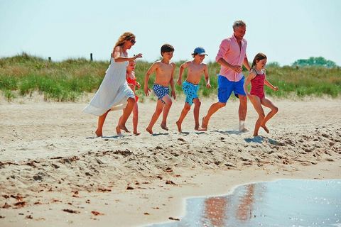 The popular Weissenhäuser Strand holiday and leisure park is located directly on a 3 kilometer long sandy beach on the Baltic Sea. Families in particular will find variety here: the subtropical swimming paradise, the jungle land adventure and a wakeb...