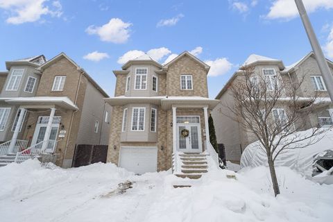 Magnificent two-story house maintained with care, in a highly sought-after area in Laval, close to highways 13, 15 and 440; Close to all the city's services and points of interest! It offers you 5 bedrooms as well as 2 full bathrooms and a powder roo...