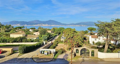 EXCLUSIVE Ideally located in a small condominium just 100m from the beach, discover this superb comfortable T4 duplex with 90m2 of living space. On the top floor, it benefits from a lovely panoramic sea view over the Gulf of Ajaccio, and is composed ...