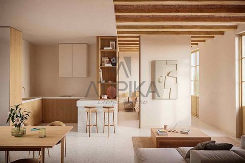 This brand-new logement is located in a refurbished building with an elevator, situated in the heart of Barcelona. It is just steps away from Las Ramblas, behind the Gran Teatre del Liceu. The building offers residents access to a communal rooftop te...