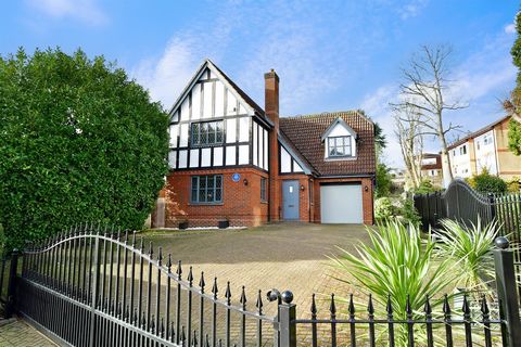 About this property   Location wise this 4 bedroom detached house couldn’t get much better. With the Central Line station just a short walk away, commuting to the City or West End is a breeze. Additionally the vibrant High Road is within easy reach, ...