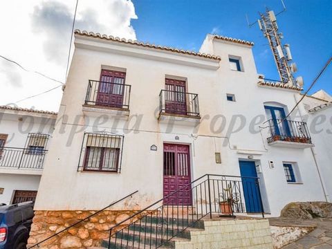 This is one of our traditional town houses in the charming village of Comares, in an elevated part of the town with street parking just a few steps away. The house, distributed on two floors, is very spacious and has potential to be converted into a ...