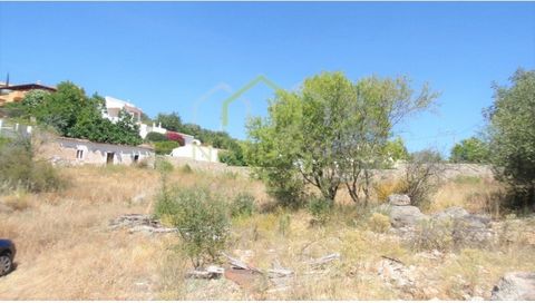 Opportunity for a Quiet and Convenient Life in the Heart of the Algarve. This rustic plot is situated in the quiet countryside area of Poço Mouro, in the parish of Santa Bárbara de Nexe, in the stunning Algarve region. With a total area of 1,000m2, t...