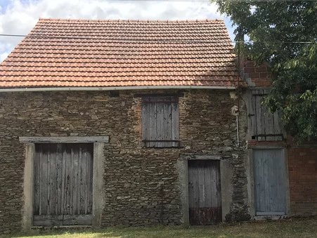 A barn to renovate at Le Châtre L'Anglin that has the advantage of being situated near to the small town of Chaillac and the larger, medieval town of Saint-Benoit-Du-Sault with all amenities. Chaillac has a selection of small shops and services as we...