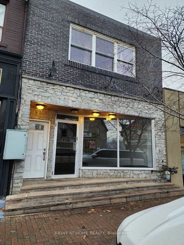 Prime location in the heart of downtown Richmond Hill.Top Level Office Space. Yonge Street Store Front Exposure with High Traffic. Two Parking Spots are Available. Great Opportunity for Businesses, such as Money Exchange, Salons, Doctor's Offices, an...