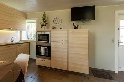 Consists of living room with built-in kitchen, dishwasher, fridge, freezer, oven and microwave and kookpaat.The seat in the seating area is a sofa bed. The bedroom has a double bed, a bathroom with toilets, adjacent to the sink there is a hairdryer. ...