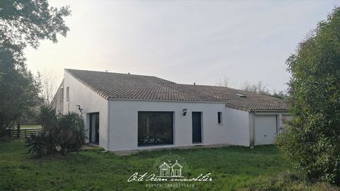 PRICE REDUCTION!!! RARE IN THIS SECTOR: 50 m from the lake of Saint-Palais-Sur-Mer, 700 m from the shops on foot and 900 m from the beach come and discover these 2 terraced houses each with their terrace, completely redone in 2005. The main house of ...
